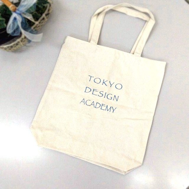 ノベルティグッズ制作事例のご紹介 「東京デザイン専門学校、学校見学のエコバッグを名入れ制作」