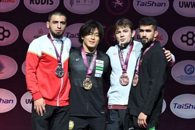 レスリング部の青柳善の輔選手が 「アジア選手権」で初優勝！