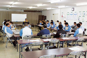 震災翌日の2011年3月12日に、いわき事業所で行われた危機管理対策会議の模様