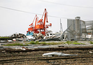 東日本大震災から約２カ月後の小名浜港（福島県いわき市）。クリナップの主力生産拠点であるいわき事業所も被災した。