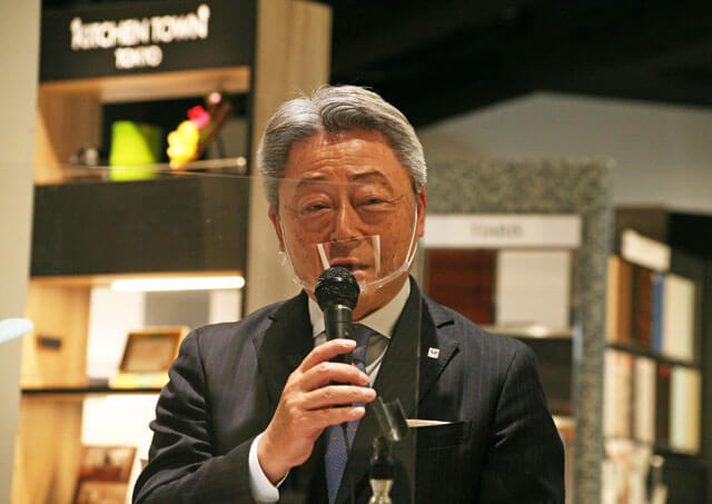 商品発表会で新「STEDIA」に懸ける意気込みについて語るクリナップの竹内宏社長
