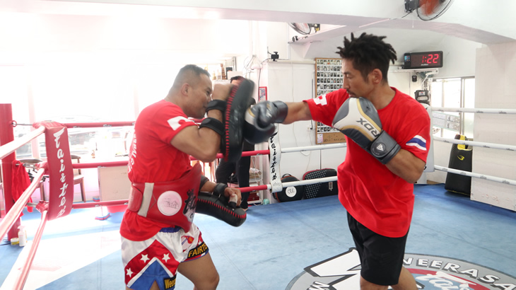 白須康仁選手 キックボクサー 現在４１歳 約１０年ぶりの復帰に挑戦 柏木 太郎のコラム 第12回 イノベーションズアイ Btobビジネスメディア