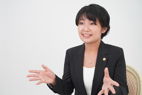弁護士の稻川静さん