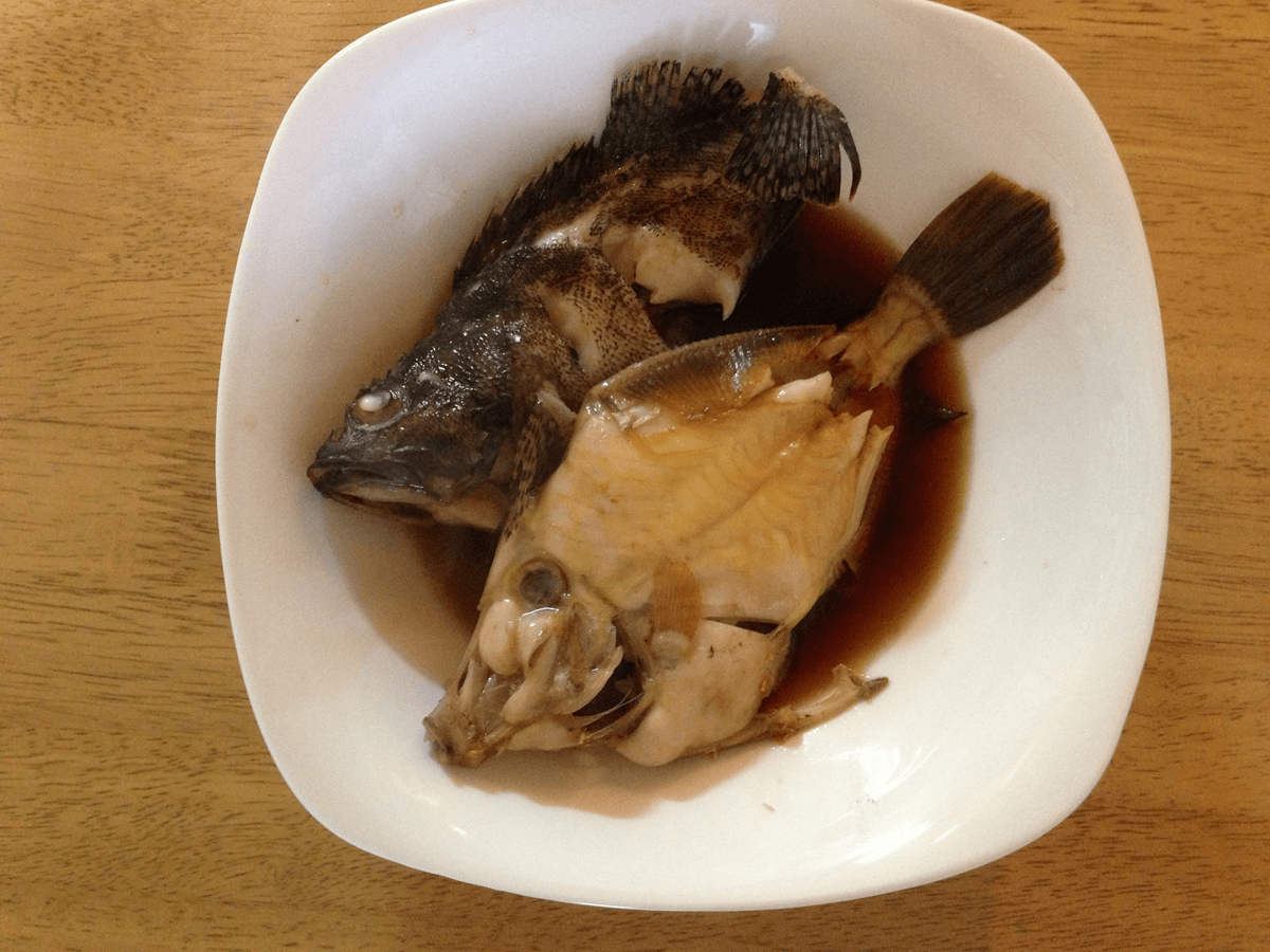 小ぶりのカワハギは煮付けてビールの肴に
