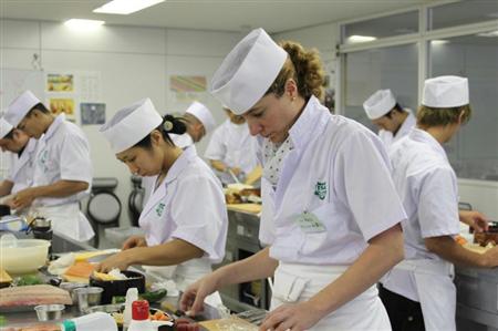 外国人向け和食コース追加 受け入れ拡大-の新聞掲載情報（2015年3月10日） | イノベーションズアイ BtoBビジネスメディア