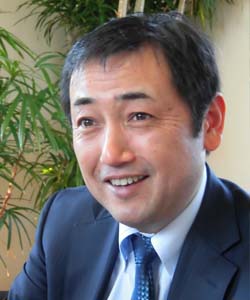 金井一三氏