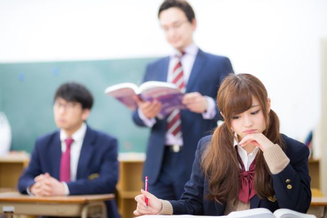 中学校の教師をしています。オンライン上の授業をすることが多くなったのですが、著作権法上の留意事項について教えて下さい。