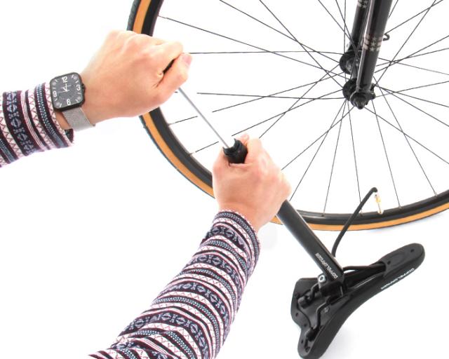 自転車に必ずあるパーツが「一人二役」。サイクリングの装備がシンプルに。