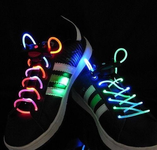 ジョギング時のオシャレに！【LEDで光る靴ひも】