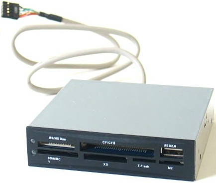 カードリーダーが PC と一体化！USB ポート付の内蔵型マルチカードリーダーが低価格で登場