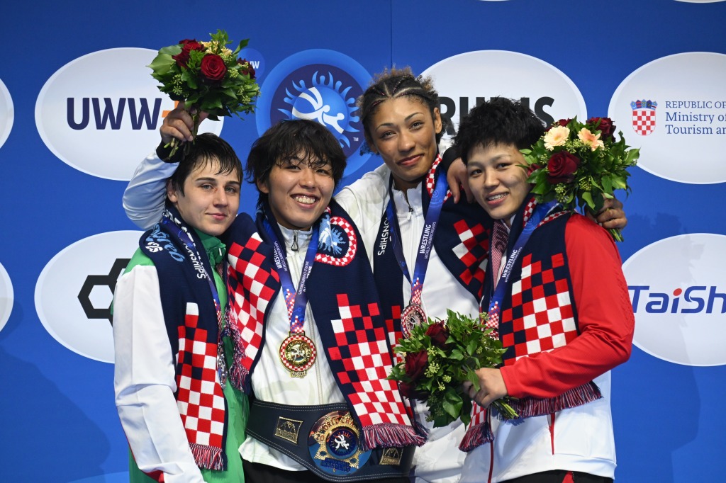 レスリング「2025年世界選手権」で 青柳選手が初優勝！石井選手は2年連続優勝！