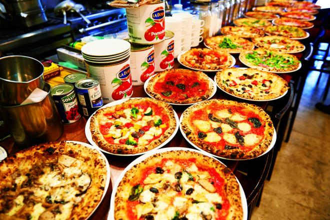 ランチピッツァ500円&グラスワイン終日300円！「ナポリ札幌大通り公園」1周年記念祭開催！