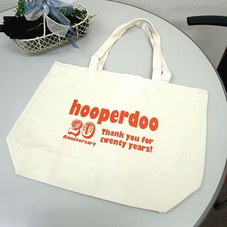 ノベルティグッズ制作事例のご紹介 「20周年記念のエコバッグ、千葉の古着店が名入れ制作」