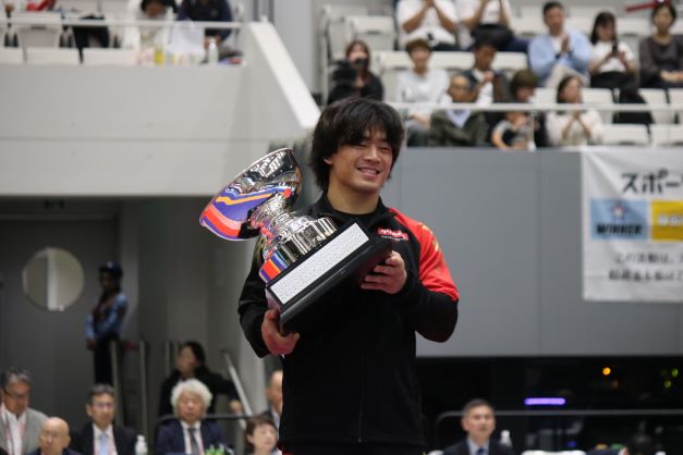 レスリング部の青柳善の輔選手、石井亜海選手が、 「明治杯 全日本選抜レスリング選手権大会」で優勝！！