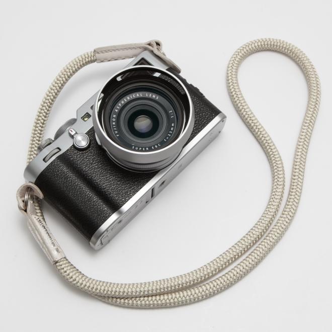Map Cameraが人気商品『シルクコードストラップ』の限定色「白銀」を発売！