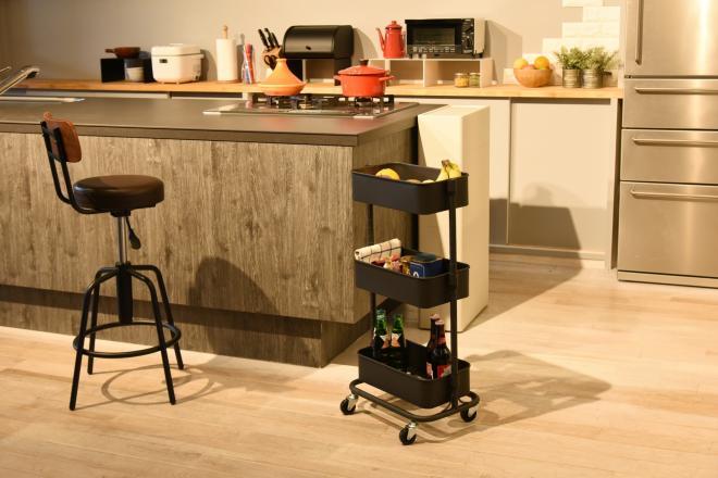 SNSで大ヒット！人気収納用品に新サイズ登場『バスケットスリムトローリー』１月上旬より順次発売