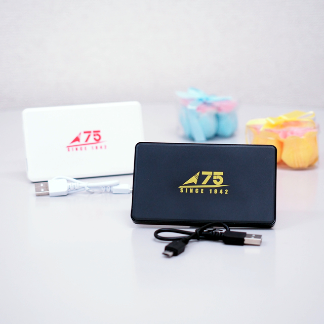 ノベルティグッズ制作事例のご紹介 「会社創立75周年の記念品、物流企業がスマホグッズを制作（追加）」