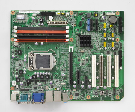 第2世代CoreTMi7/i5/i3プロセッサ対応ATXマザーボード AIMB-781 新発売