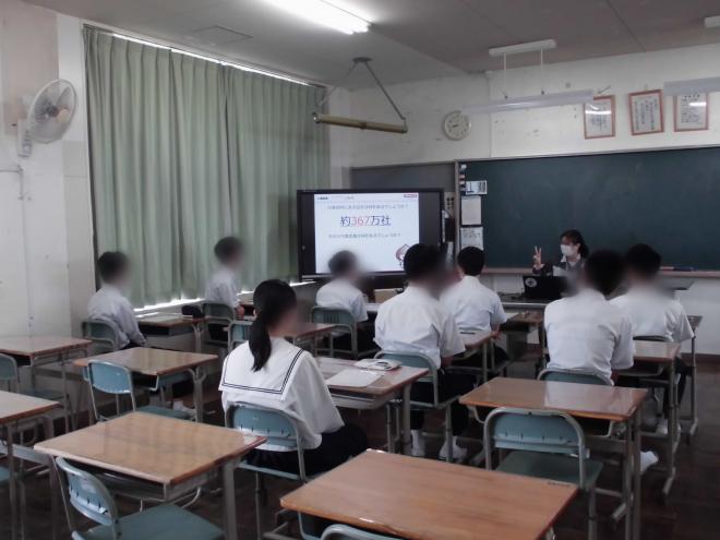 「製造業で働くこと」をテーマに、 中学校にて職業講話を行いました。