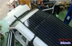 軽ワゴン車にソーラーパネルから充電するシステム搭載の改造電気自動車展示と講演