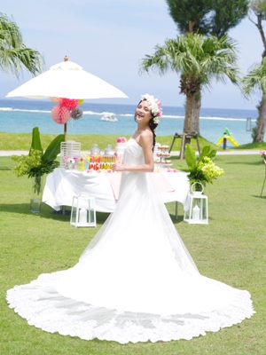 １万５千人の花嫁が一番選んだドレスをさらに進化！新作ドレス8月発売開始