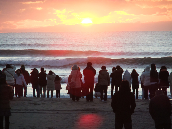 2013年の初日の出を九十九里浜に見に行く宿泊プランを販売