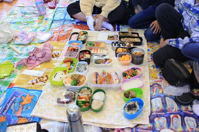 「弁当の日」応援プロジェクトに協賛し、都内で2校目の小学校の開催を支援