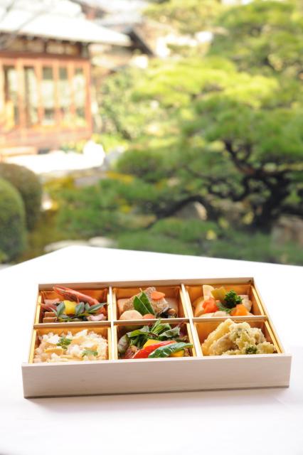 元老舗旅館を再生した料亭、“お花見弁当”を販売